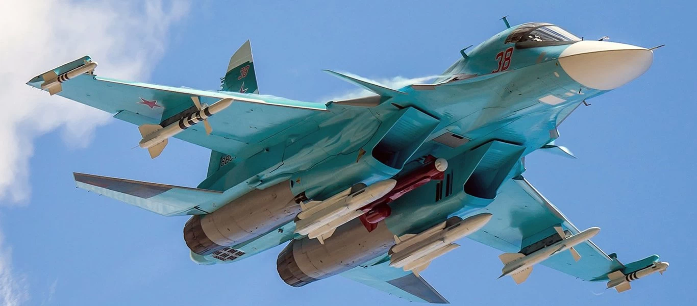 Φωτό: Το Su-34 με την σπασμένη πτέρυγα που κατάφερε να προσγειωθεί μετά από σύγκρουση!